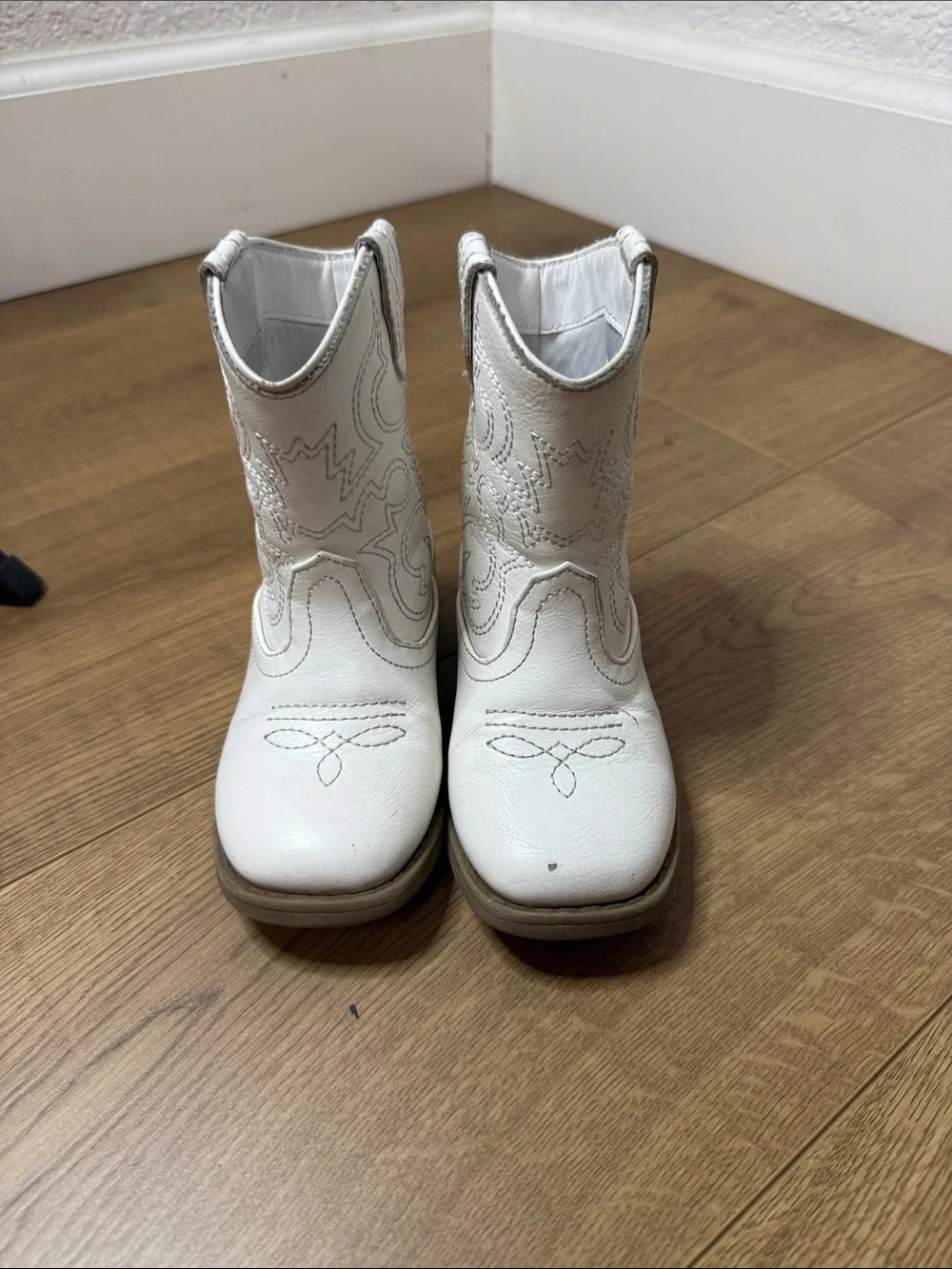 wonder nation White Kids Western Cowboy Boots with Stitch Detail